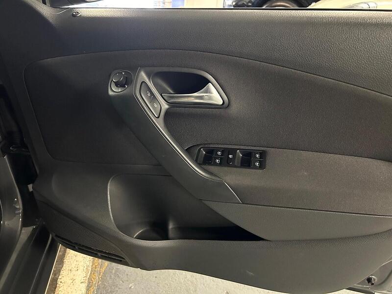 Used Volkswagen Polo 2010 for sale - 77465338: Photo 13