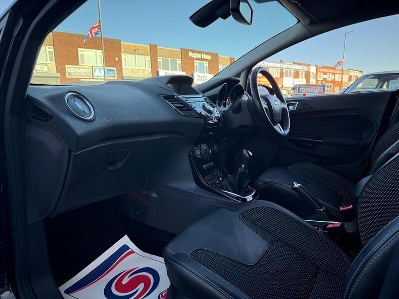 Used Ford Fiesta 2015 for sale - 76778068: Photo 32