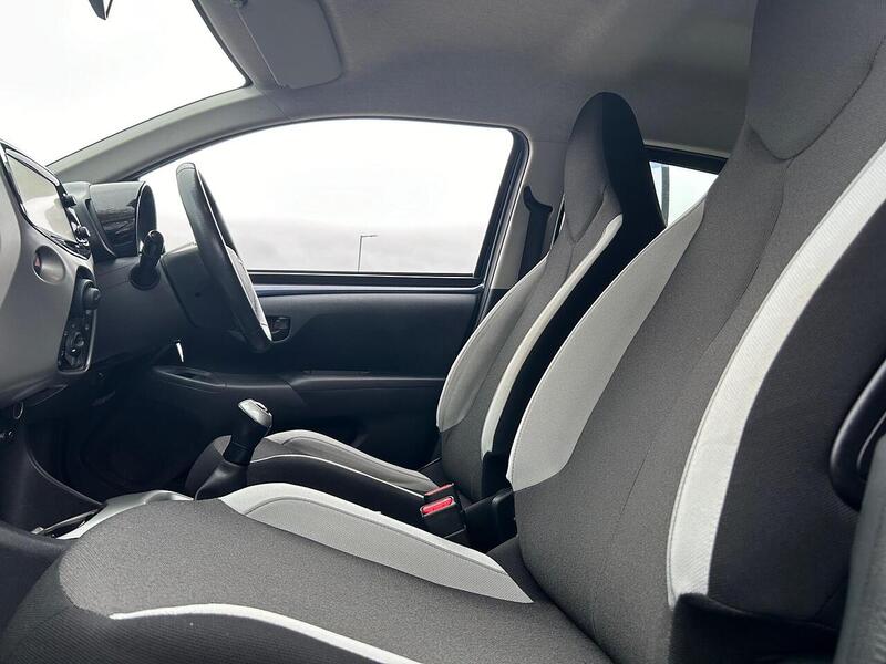 Used Toyota AYGO 2014 for sale - 76464451: Photo 28