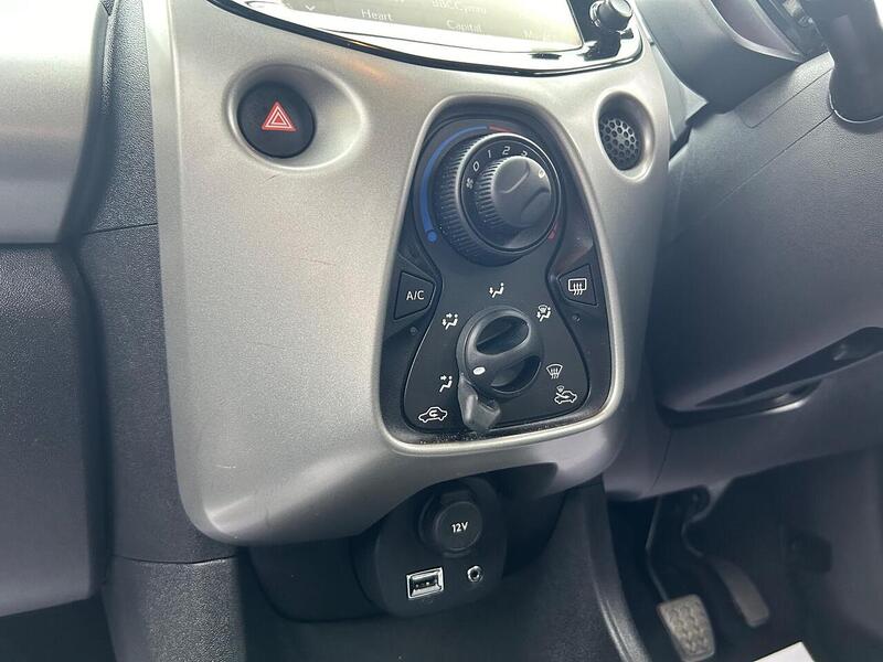 Used Toyota AYGO 2014 for sale - 76464451: Photo 38