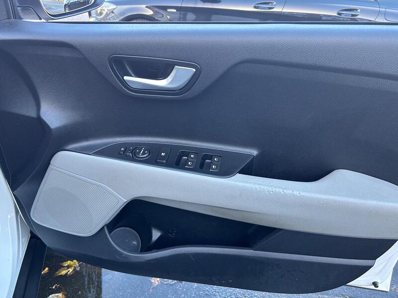 Used Kia Stonic 2019 for sale - 76736427: Photo 26