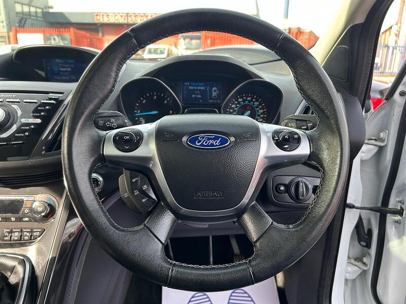 Used Ford Kuga 2015 for sale - 76106308: Photo 19
