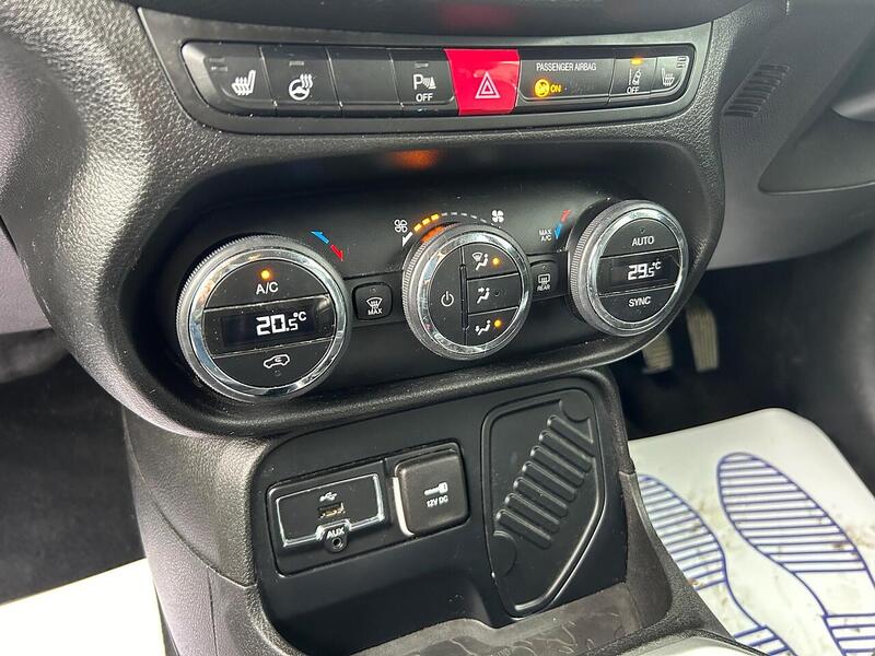 Used Jeep Renegade 2015 for sale - 76403243: Photo 35