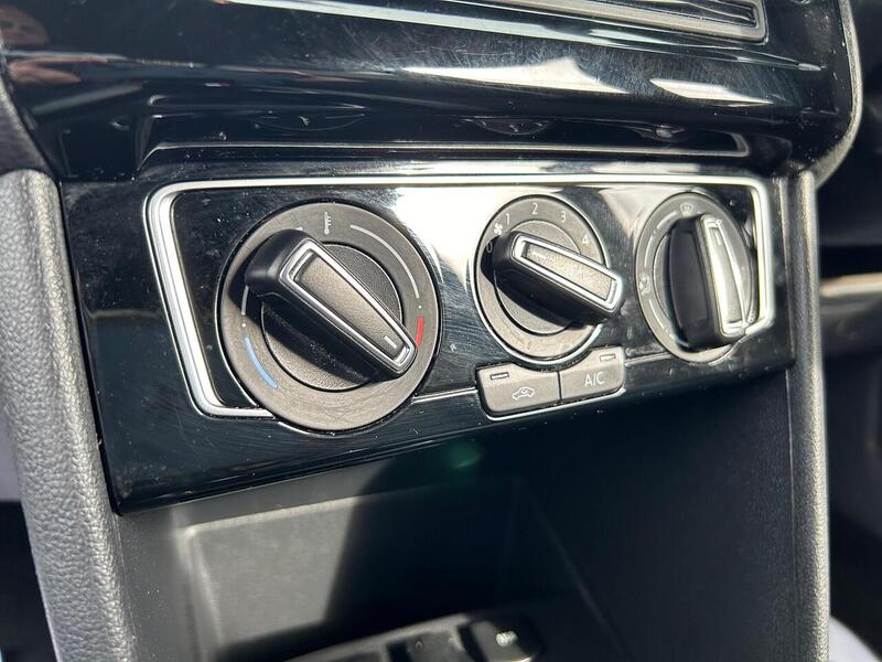 Used Volkswagen Polo 2016 for sale - 77990175: Photo 41