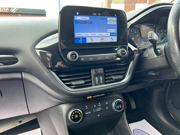 Used Ford Fiesta 2017 for sale - 74927708: Photo 33