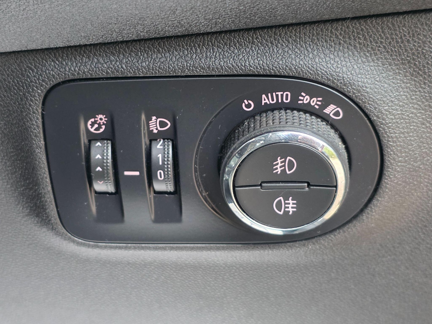 Used Vauxhall Corsa 2015 for sale - 76370563: Photo 28