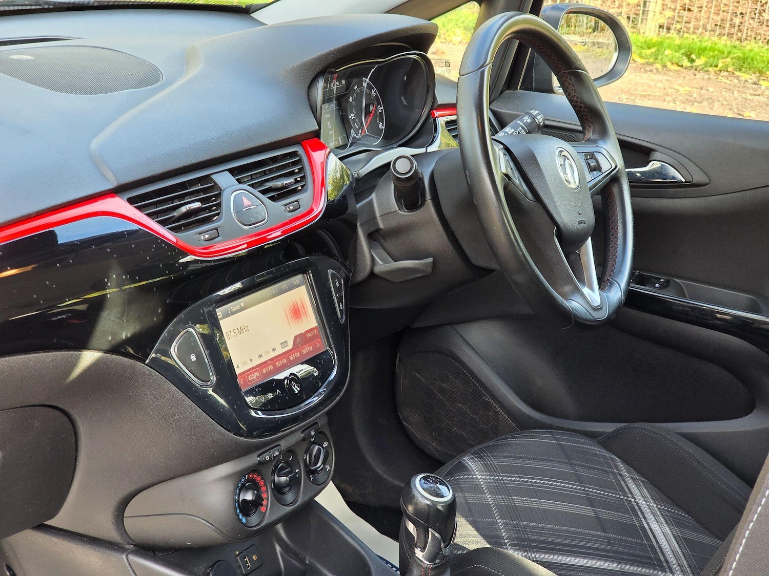 Used Vauxhall Corsa 2015 for sale - 76370563: Photo 3