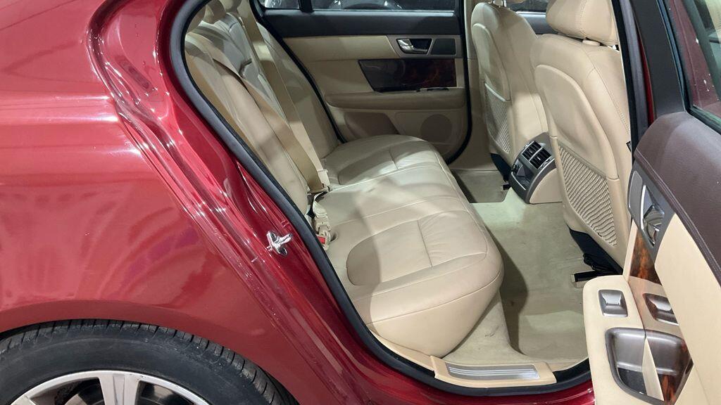 Used Jaguar XF 2010 for sale - 76360771: Photo 10