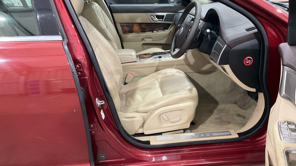 Used Jaguar XF 2010 for sale - 76360771: Photo 9