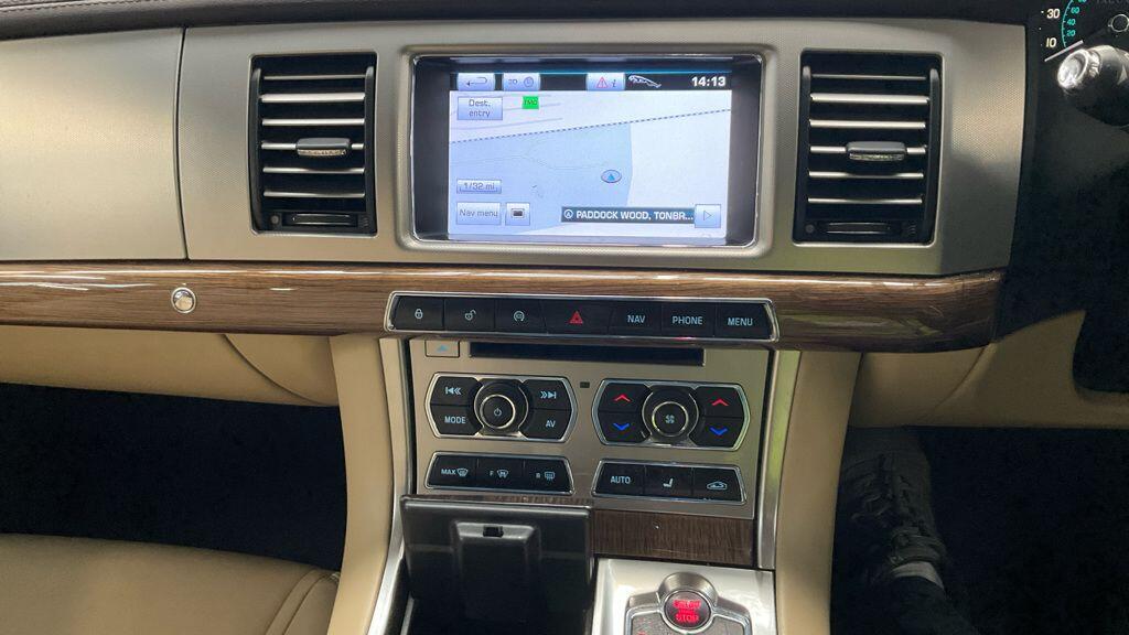 Used Jaguar XF 2012 for sale - 77637828: Photo 3