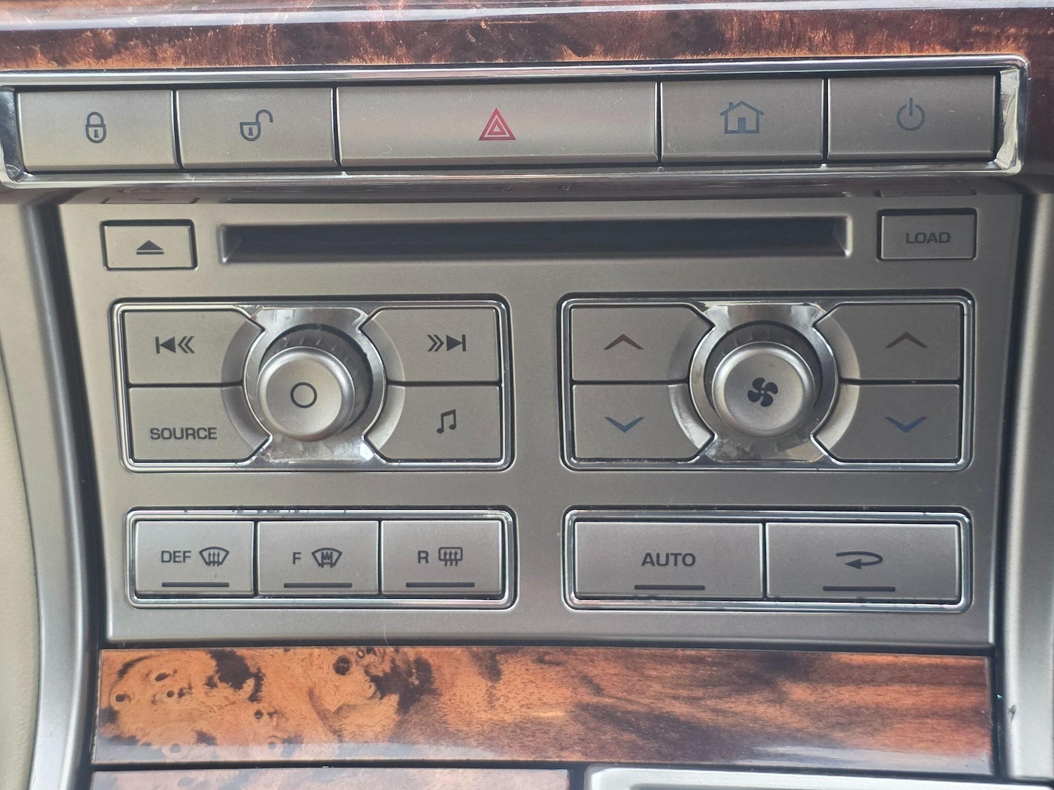 Used Jaguar XF 2010 for sale - 76976717: Photo 25