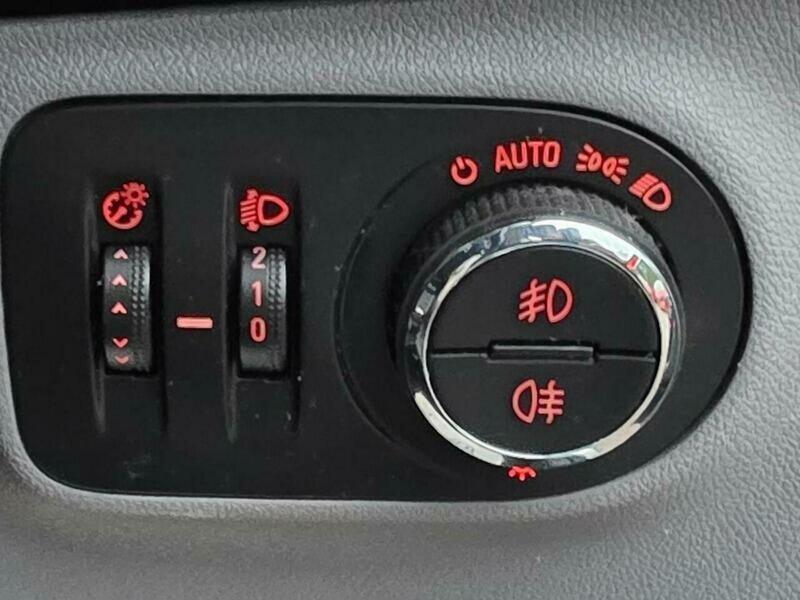 Used Vauxhall Corsa 2015 for sale - 77082008: Photo 33