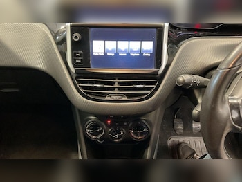 Used Peugeot 2008 2015 for sale - 77174812: Photo