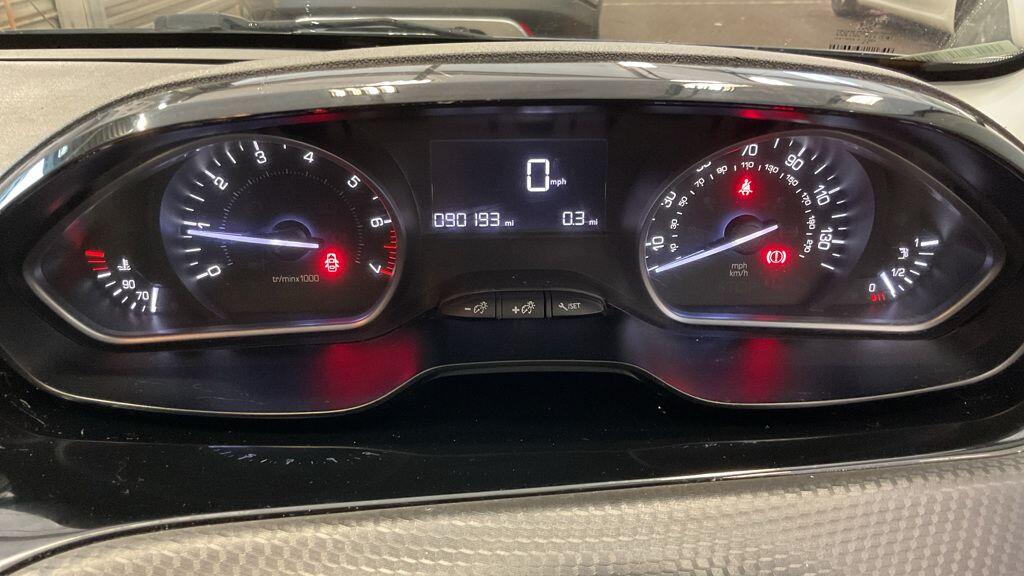 Used Peugeot 2008 2015 for sale - 77174812: Photo 4