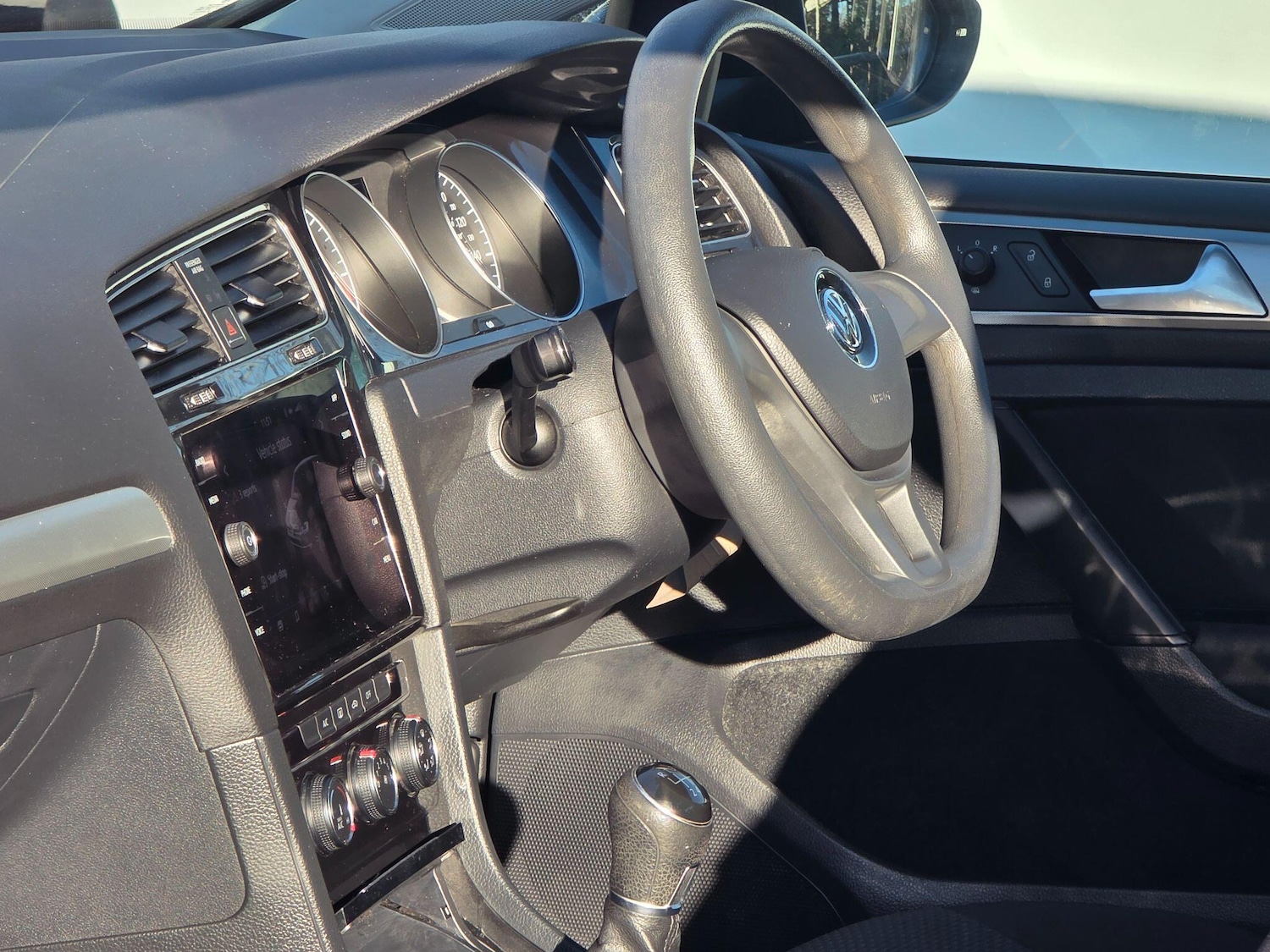 Used Volkswagen Golf 2017 for sale - 77166720: Photo 5