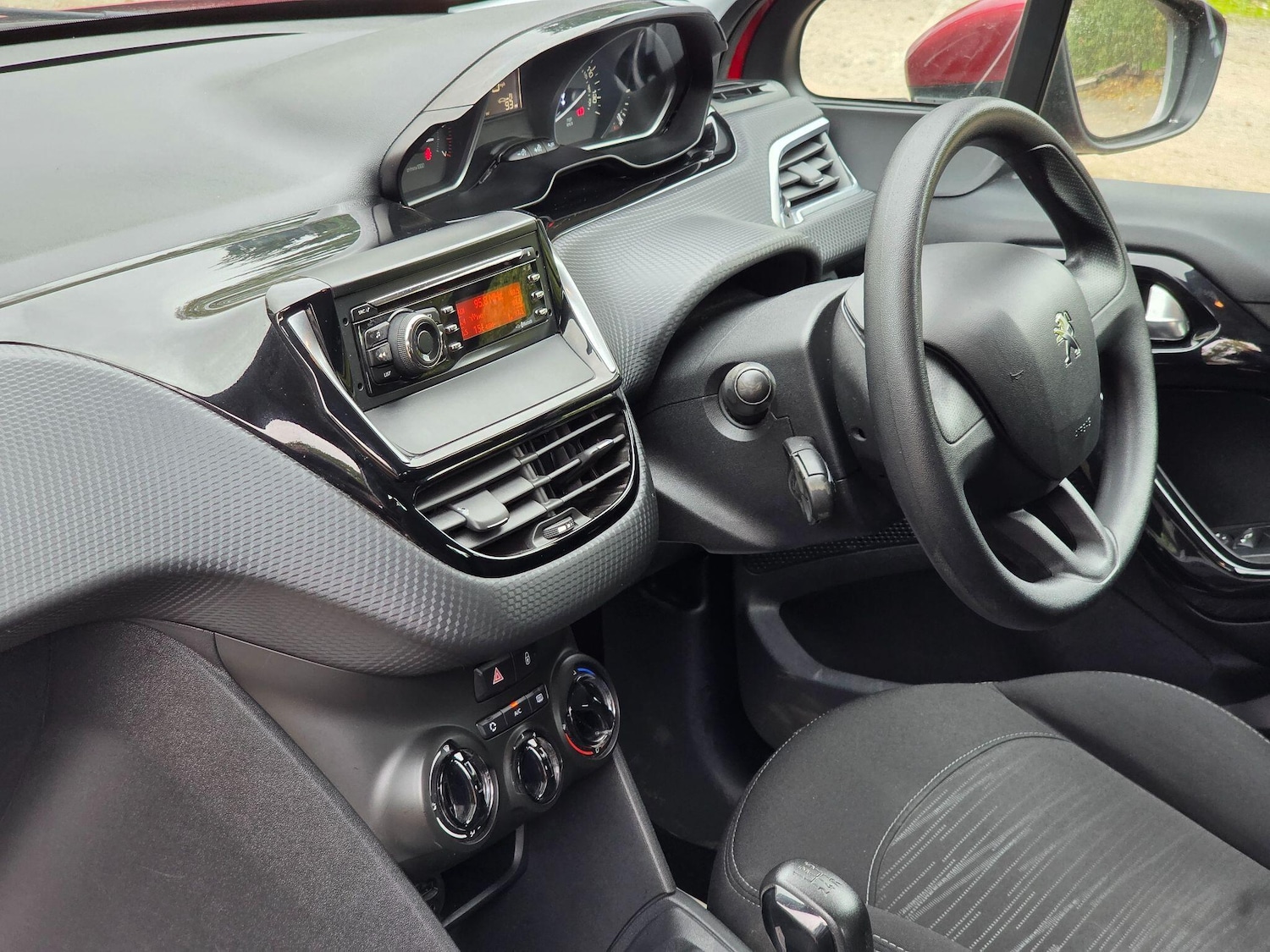 Used Peugeot 208 2016 for sale - 76370759: Photo 3