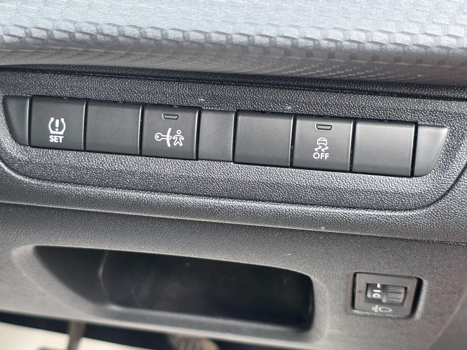 Used Peugeot 208 2016 for sale - 76370759: Photo 32