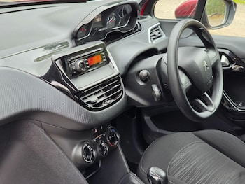 Used Peugeot 208 2016 for sale - 76370759: Photo