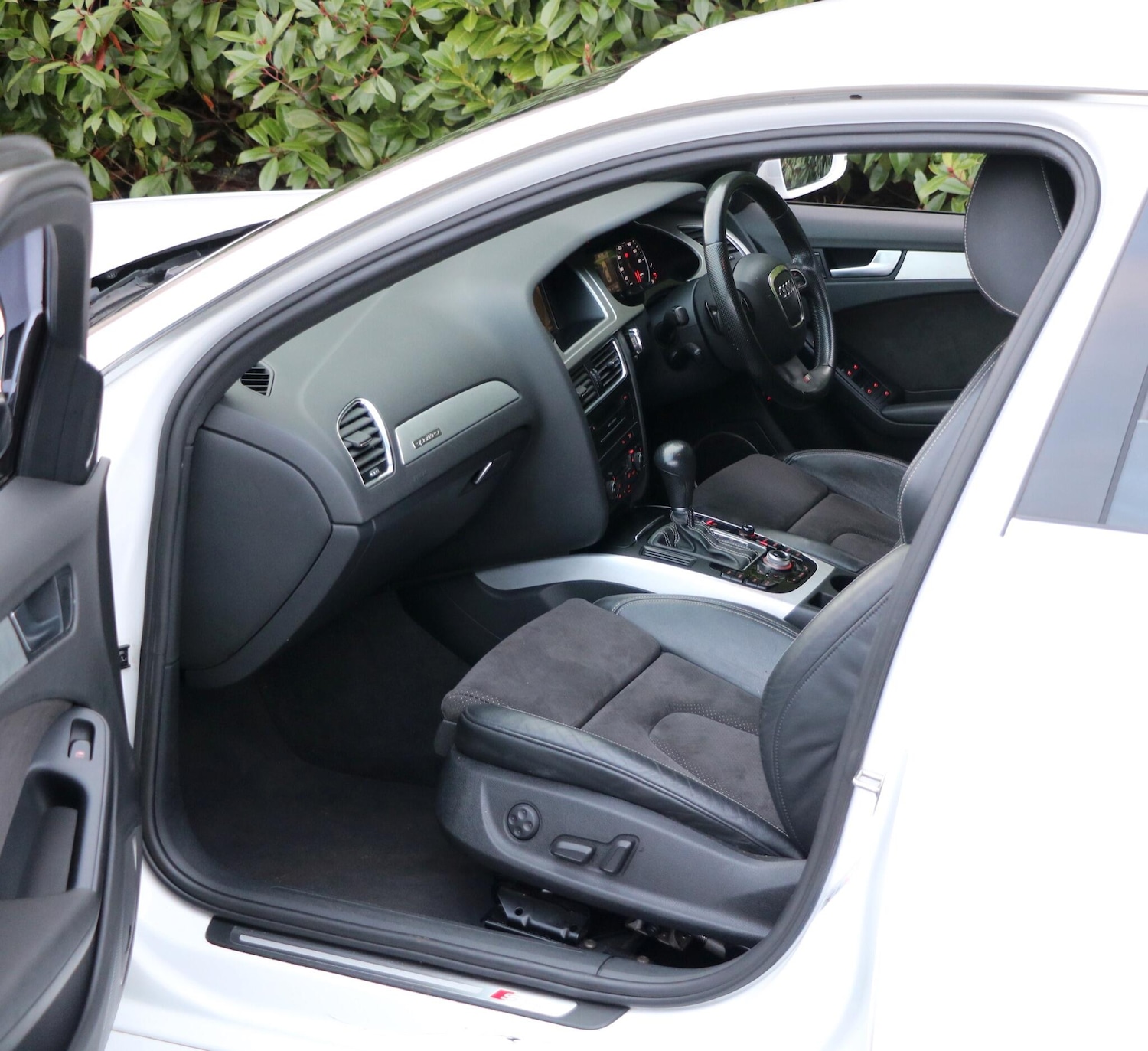 Used Audi A4 2010 for sale - 76671369: Photo 22