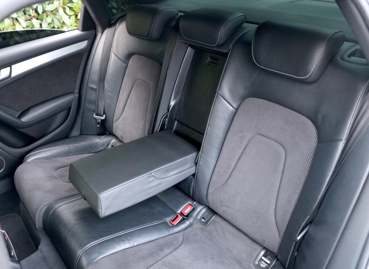 Used Audi A4 2010 for sale - 76671369: Photo 24