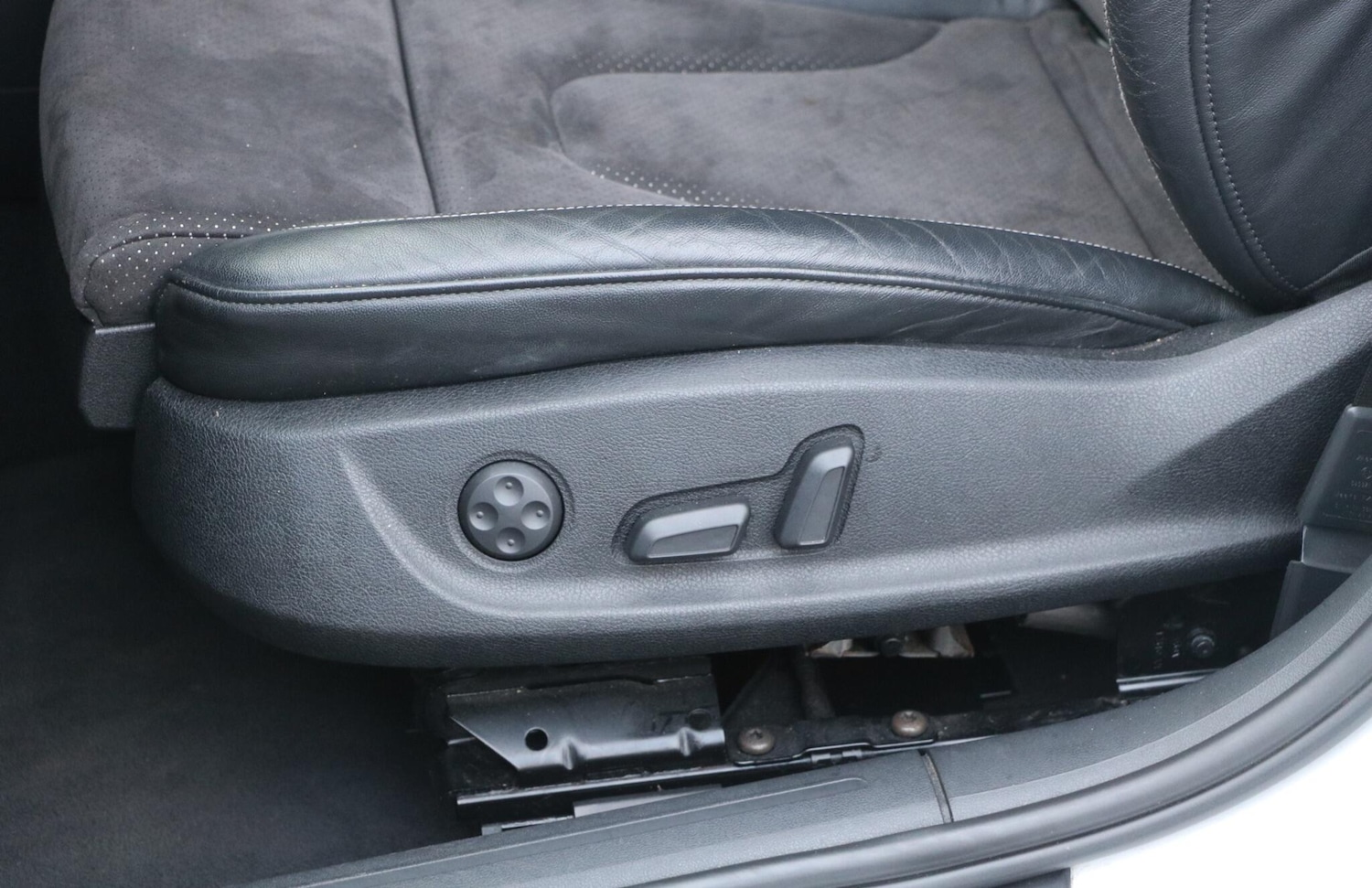 Used Audi A4 2010 for sale - 76671369: Photo 33