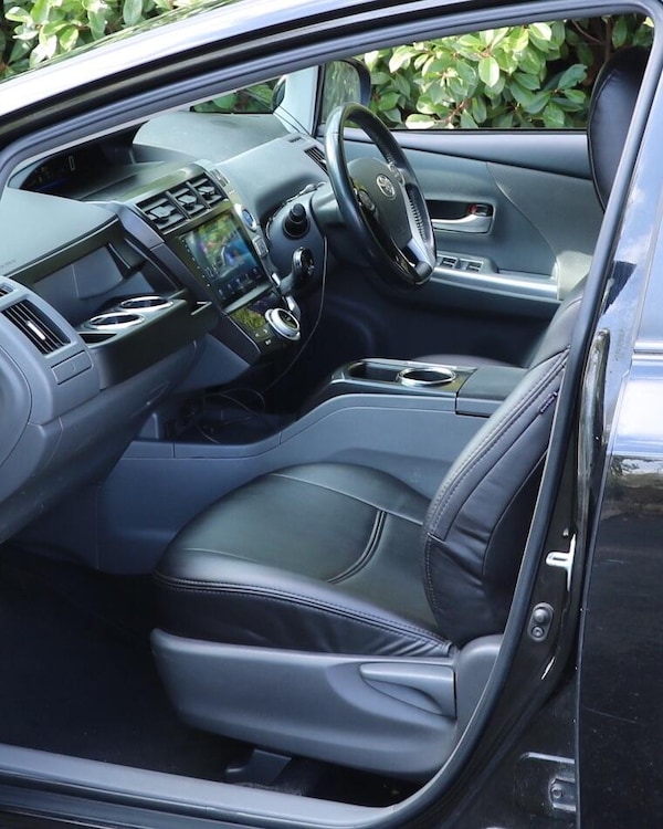 Used Toyota Prius+ 2023 for sale - 76152401: Photo 16