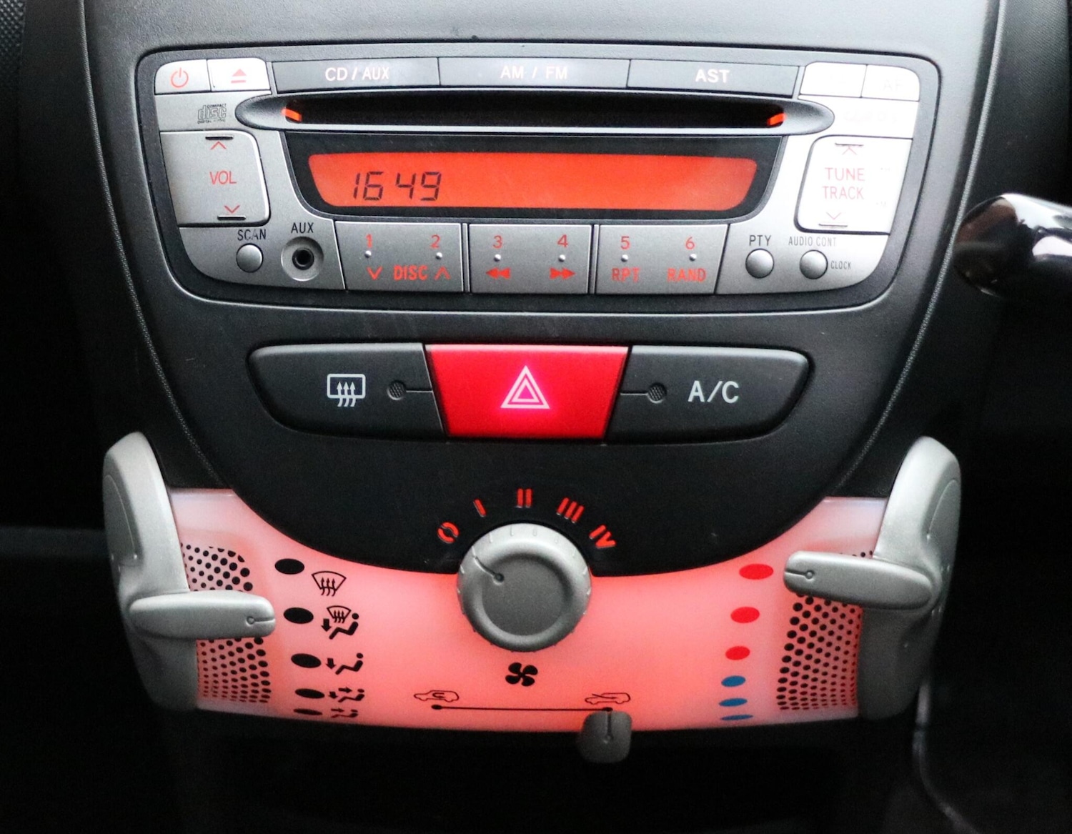 Used Toyota AYGO 2013 for sale - 76307767: Photo 22