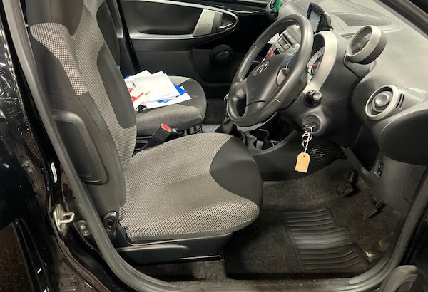 Used Toyota AYGO 2013 for sale - 76307767: Photo 9