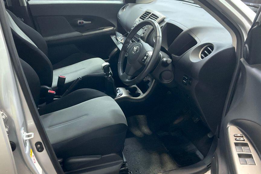 Used Toyota Urban Cruiser 2012 for sale - 77993894: Photo 11