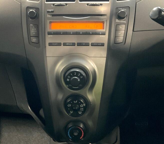 Used Toyota Yaris 2010 for sale - 77305499: Photo 11