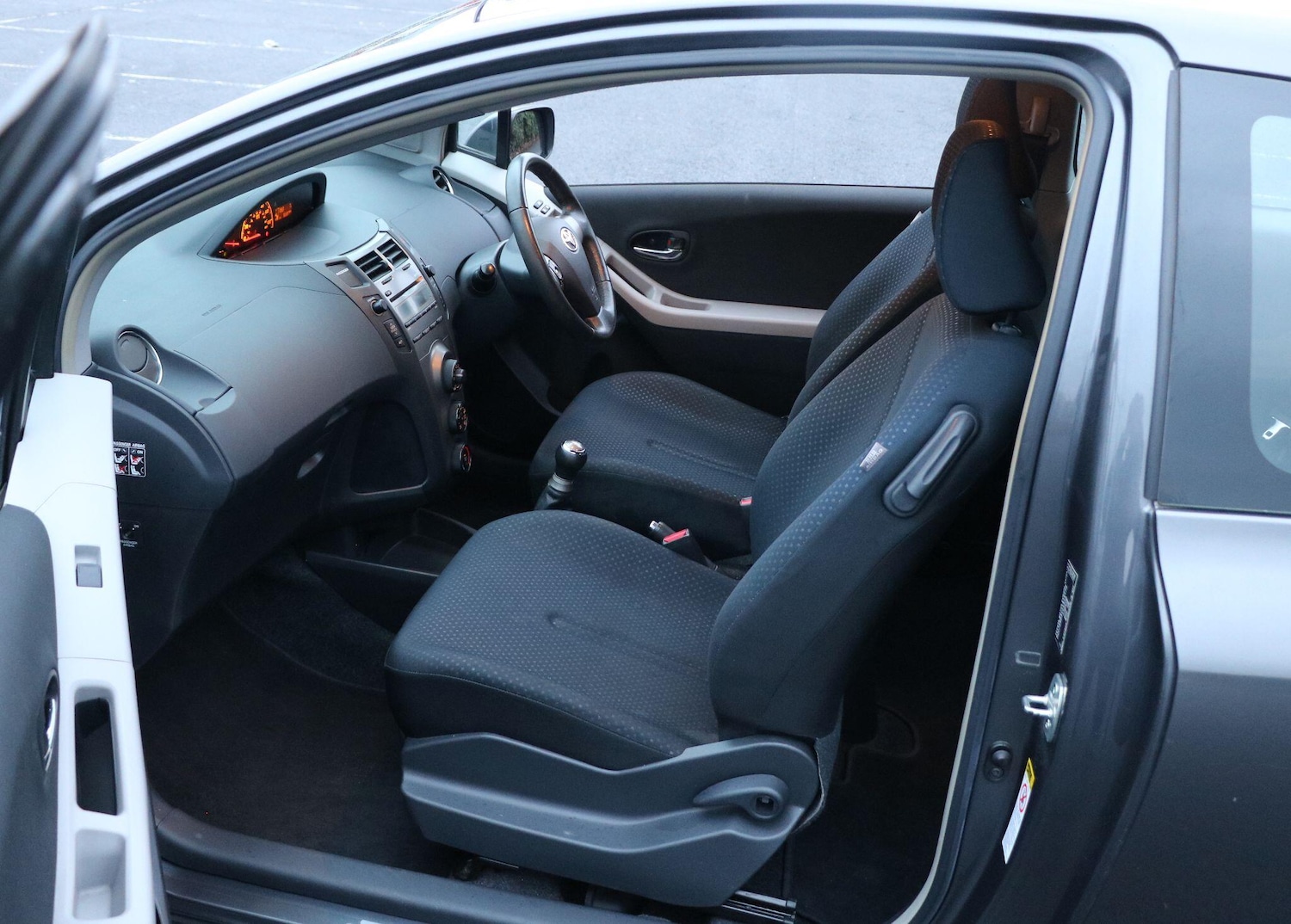 Used Toyota Yaris 2010 for sale - 77305499: Photo 33