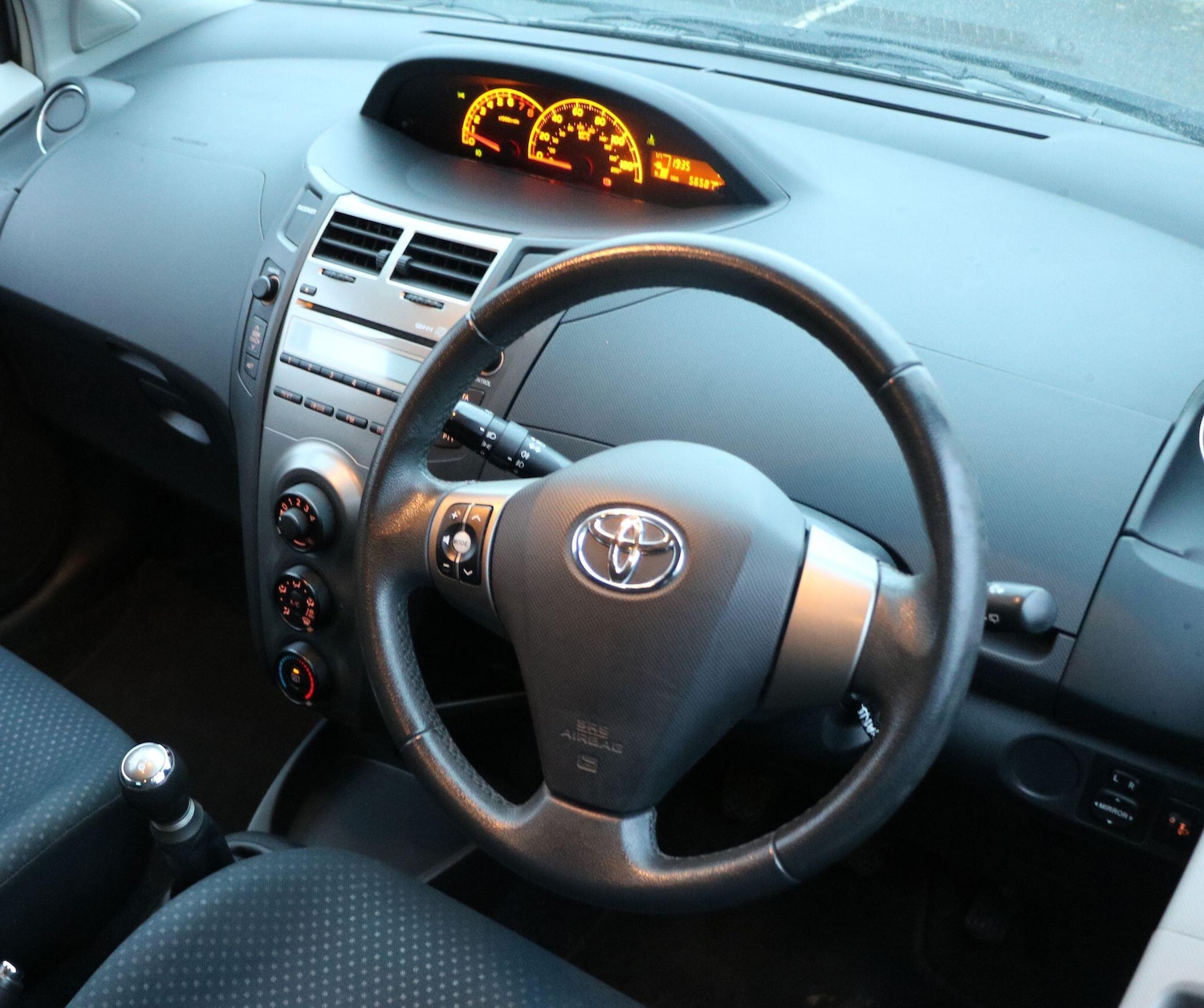 Used Toyota Yaris 2010 for sale - 77305499: Photo 34