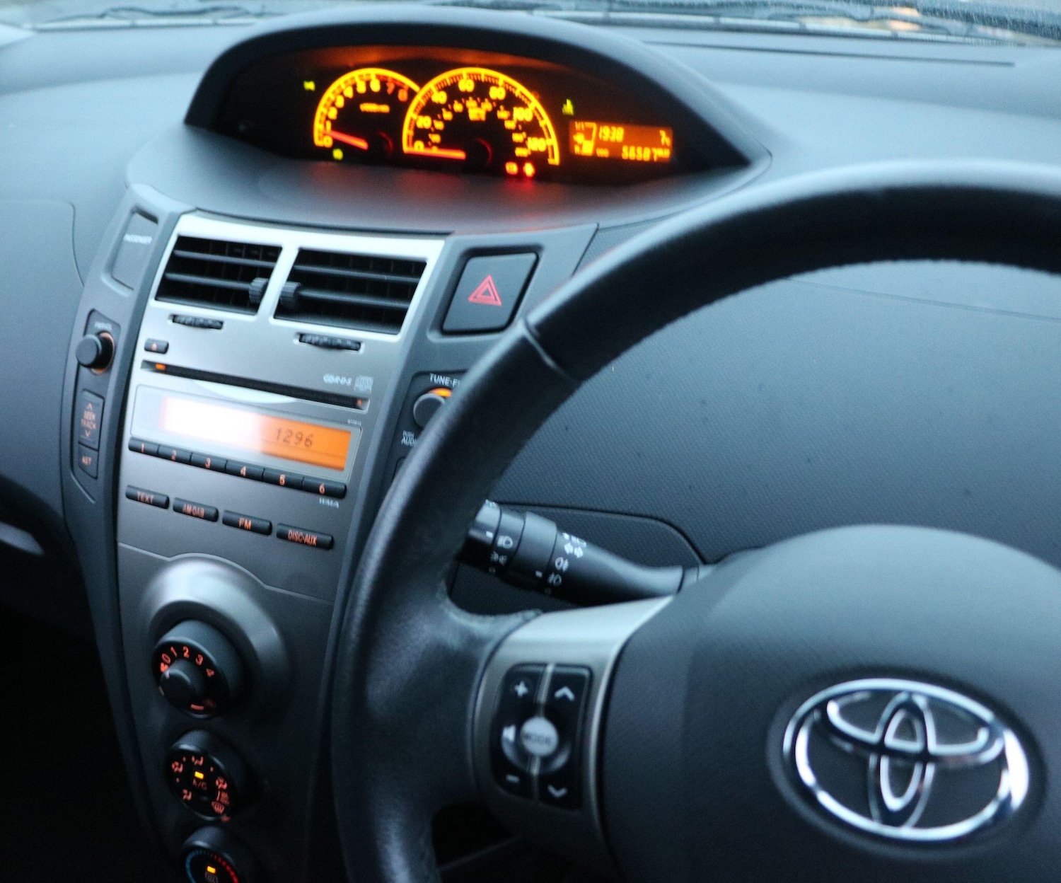 Used Toyota Yaris 2010 for sale - 77305499: Photo 39