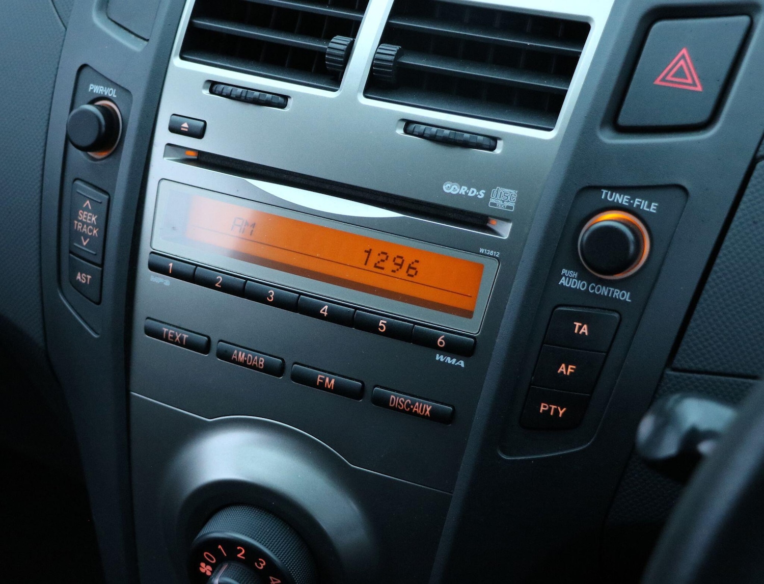 Used Toyota Yaris 2010 for sale - 77305499: Photo 40