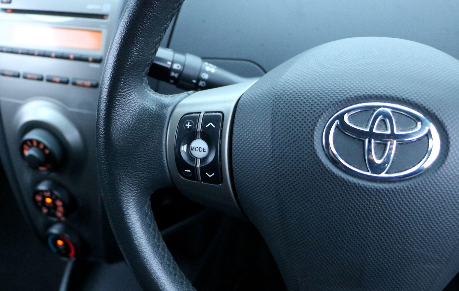 Used Toyota Yaris 2010 for sale - 77305499: Photo 41