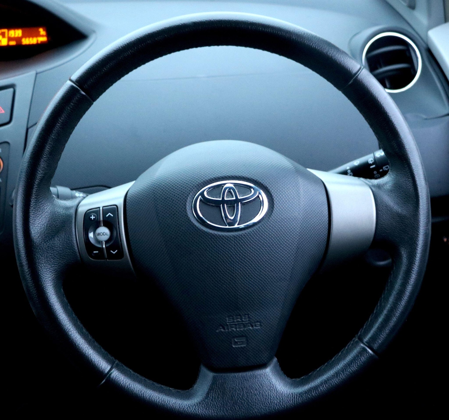 Used Toyota Yaris 2010 for sale - 77305499: Photo 43