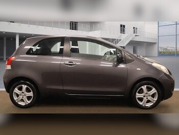 Used Toyota Yaris 2010 for sale - 77305499: Photo