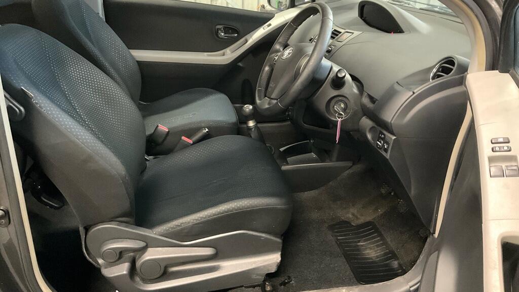 Used Toyota Yaris 2010 for sale - 77305499: Photo 8