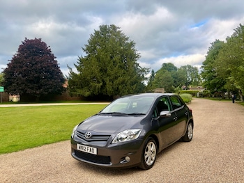 Used Toyota Auris 2012 for sale - 78945945: Photo