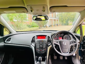 Vauxhall Astra feature image 3