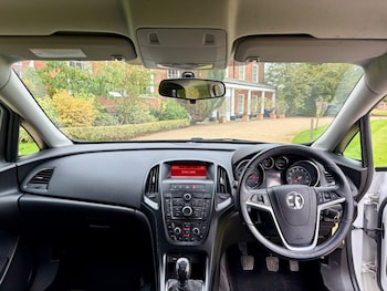 Vauxhall Astra feature image 3