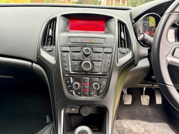 Used Vauxhall Astra 2015 for sale - 76306099: Photo 6