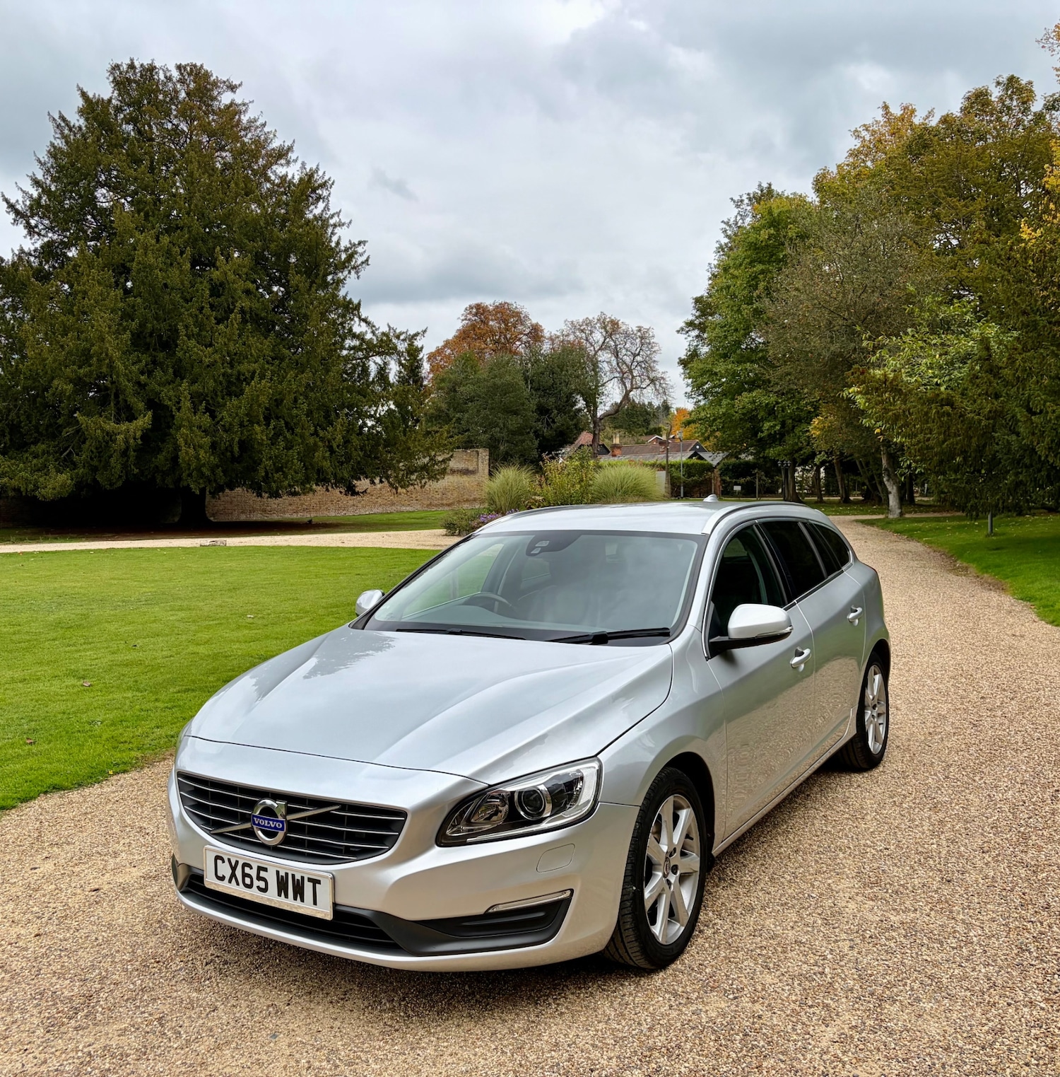 Used Volvo V60 2015 for sale - 76289648: Photo 1
