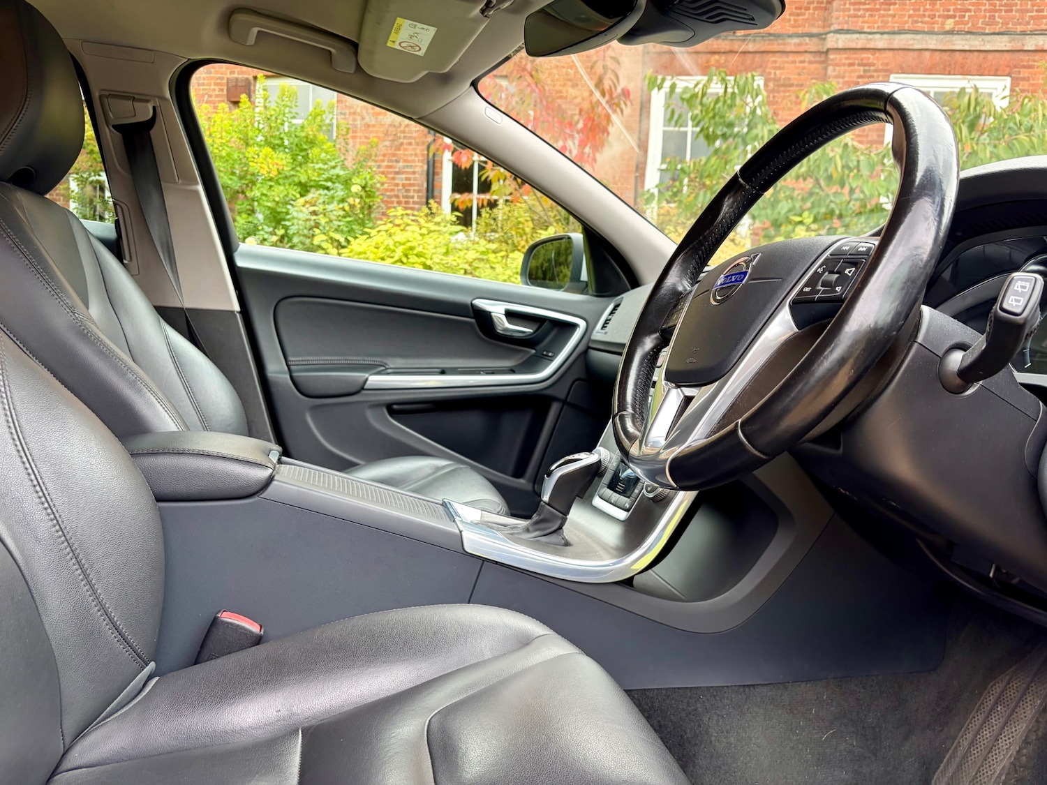 Used Volvo V60 2015 for sale - 76289648: Photo 24