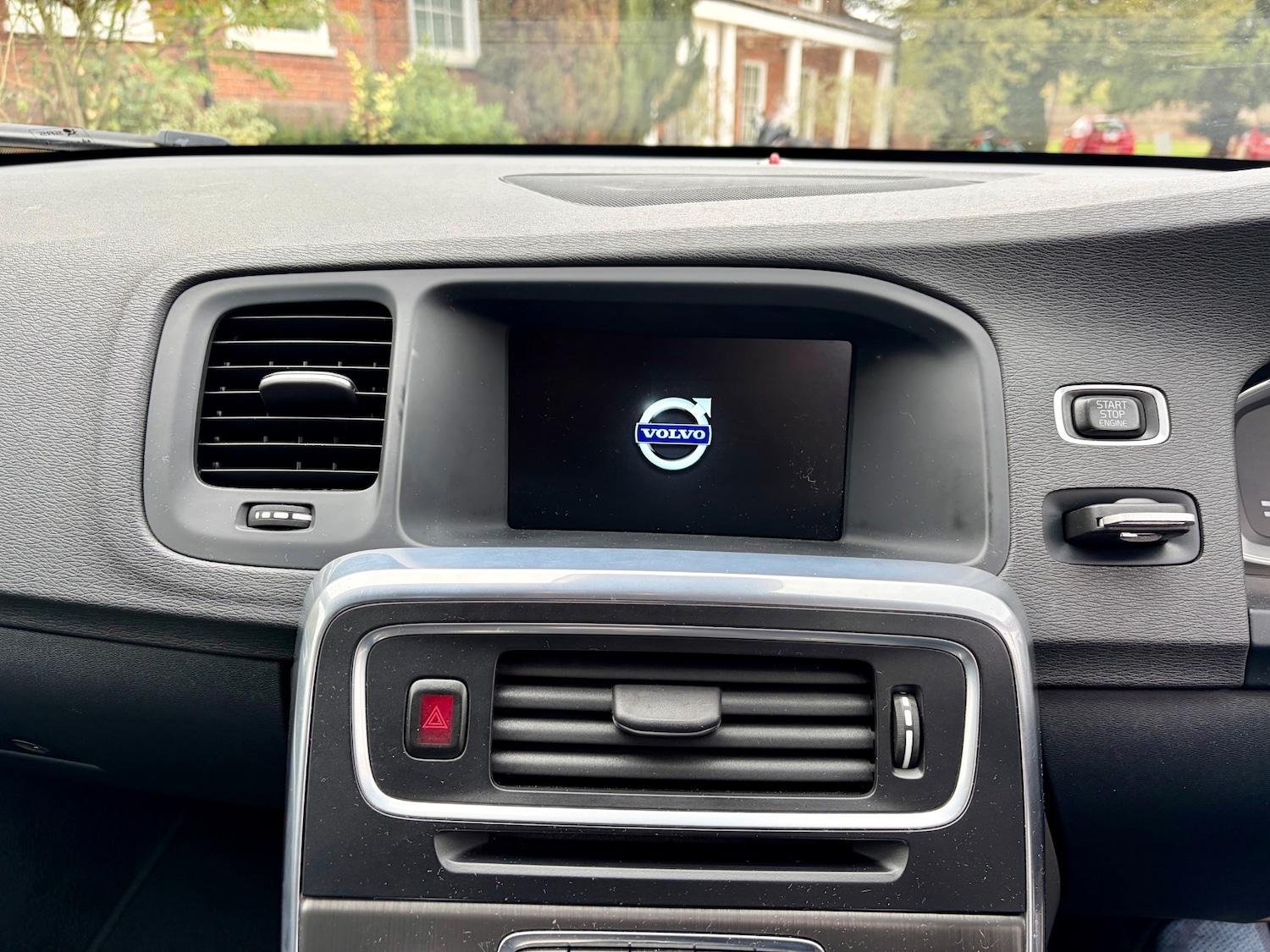 Used Volvo V60 2015 for sale - 76289648: Photo 25