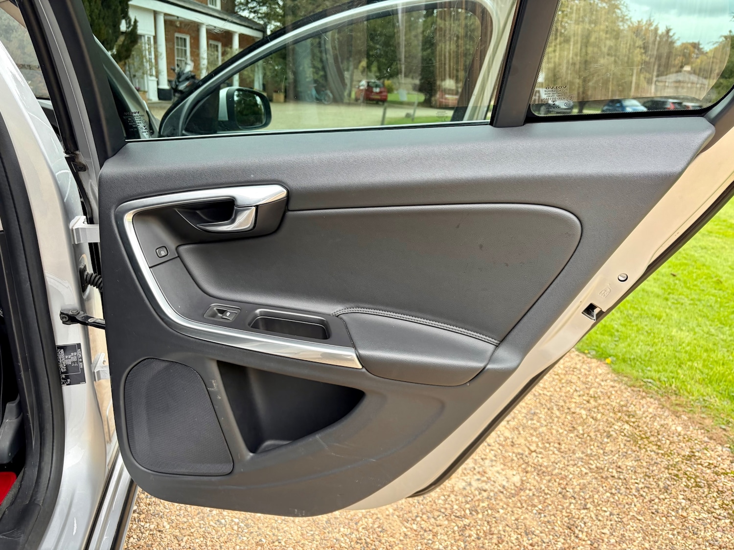 Used Volvo V60 2015 for sale - 76289648: Photo 28