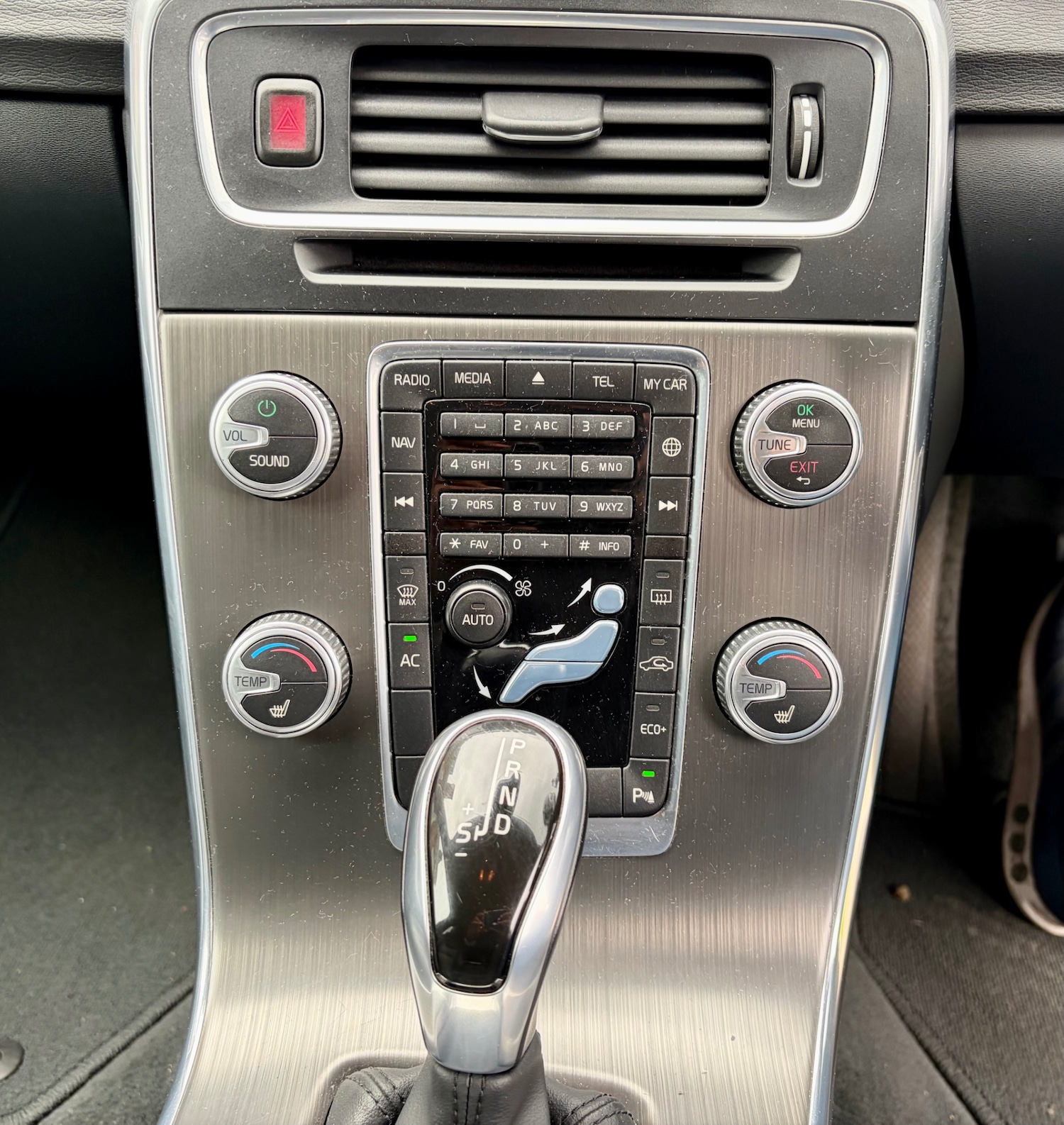 Used Volvo V60 2015 for sale - 76289648: Photo 29