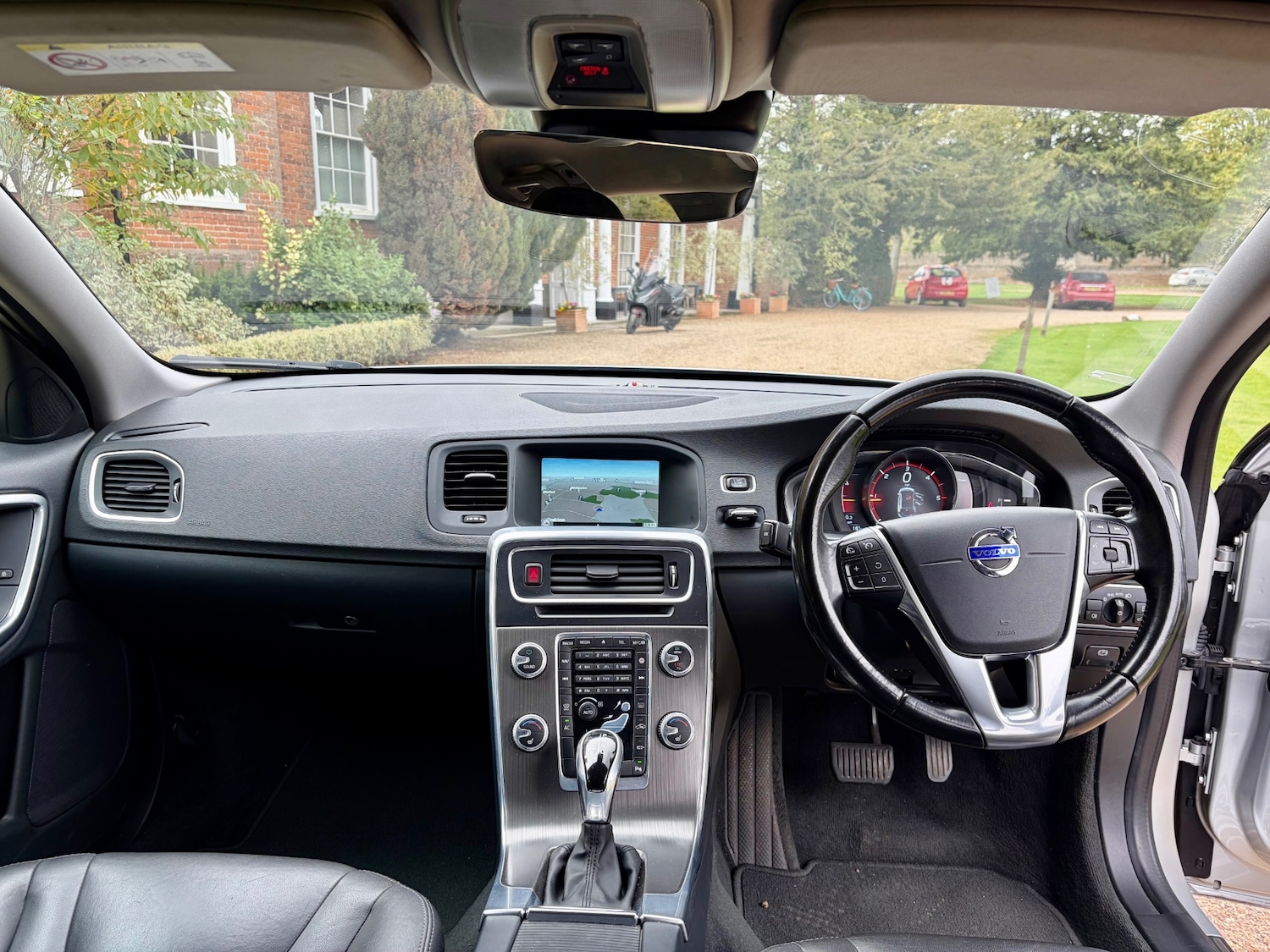 Used Volvo V60 2015 for sale - 76289648: Photo 3