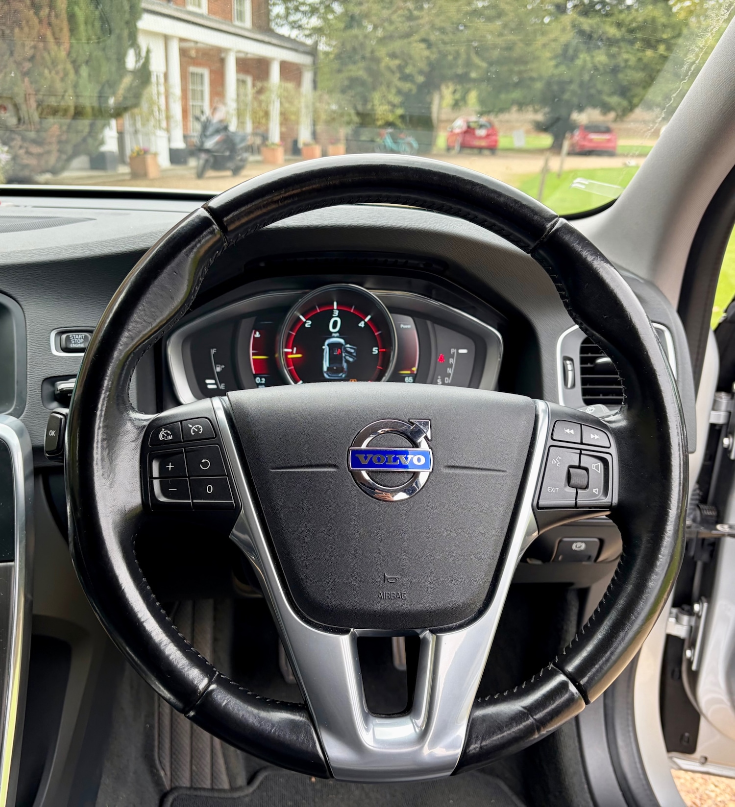 Used Volvo V60 2015 for sale - 76289648: Photo 30