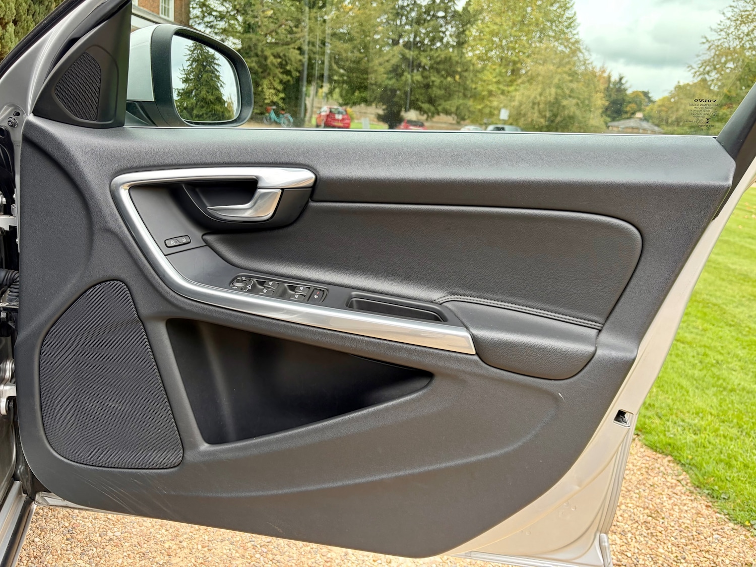 Used Volvo V60 2015 for sale - 76289648: Photo 31